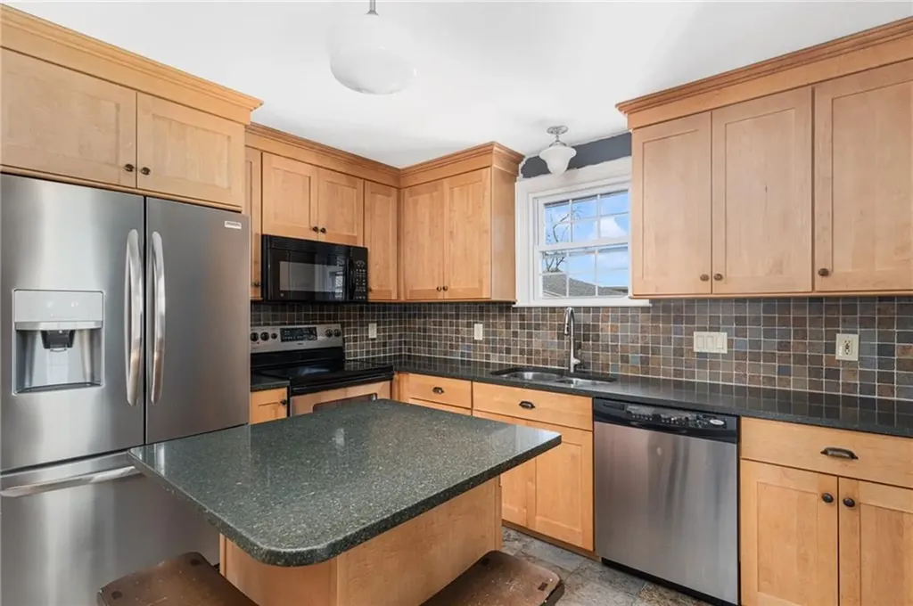 15 Willing Avenue Warwick RI 02888