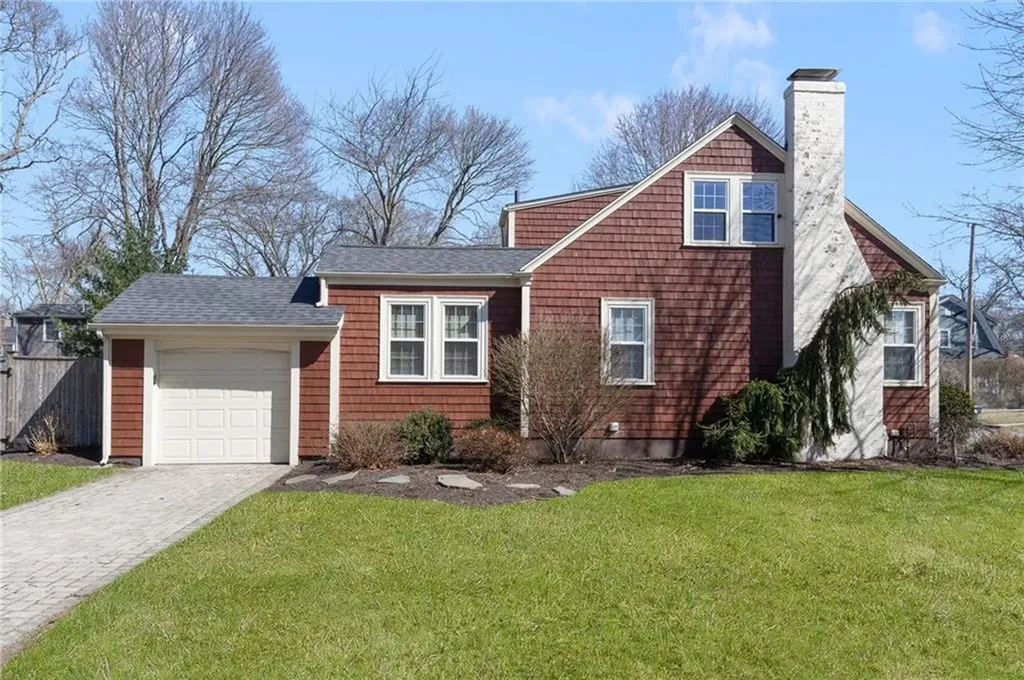 15 Willing Avenue Warwick RI 02888