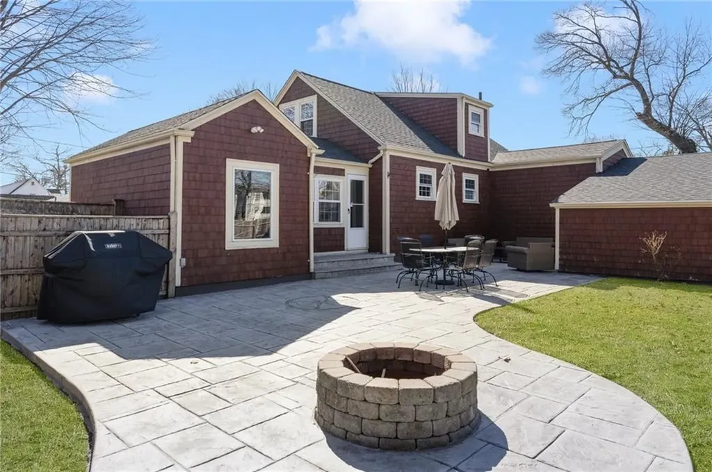 15 Willing Avenue Warwick RI 02888