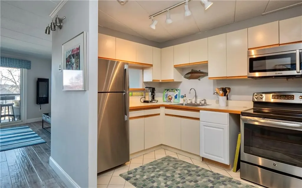1202 Capella South Newport RI 02840