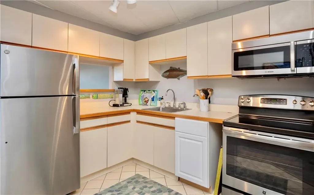 1202 Capella South Newport RI 02840