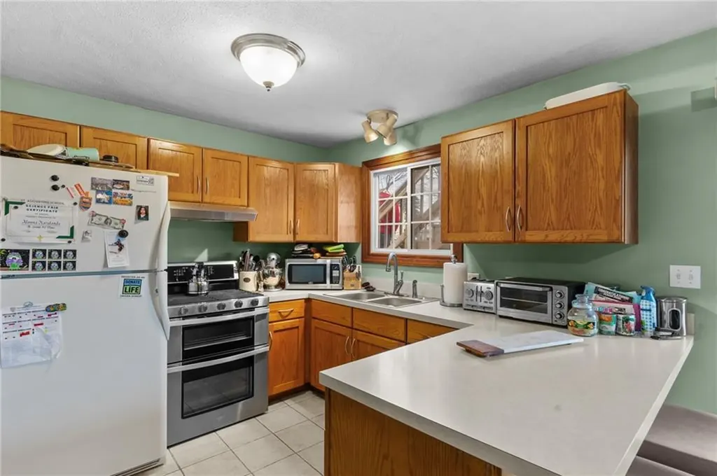 190 Gladstone Street Cranston RI 02920