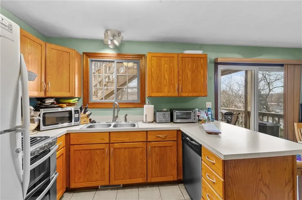 190 Gladstone Street Cranston RI 02920