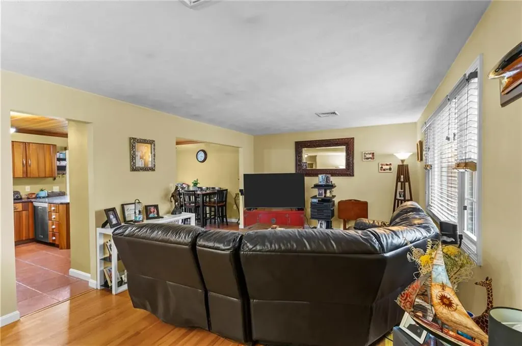190 Gladstone Street Cranston RI 02920