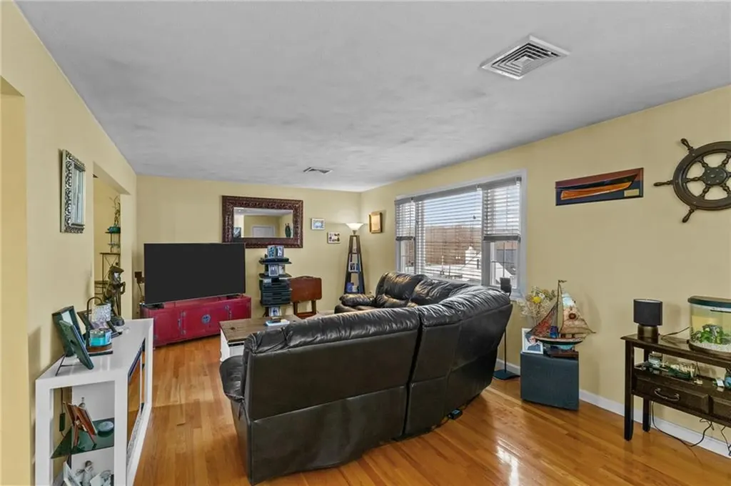 190 Gladstone Street Cranston RI 02920