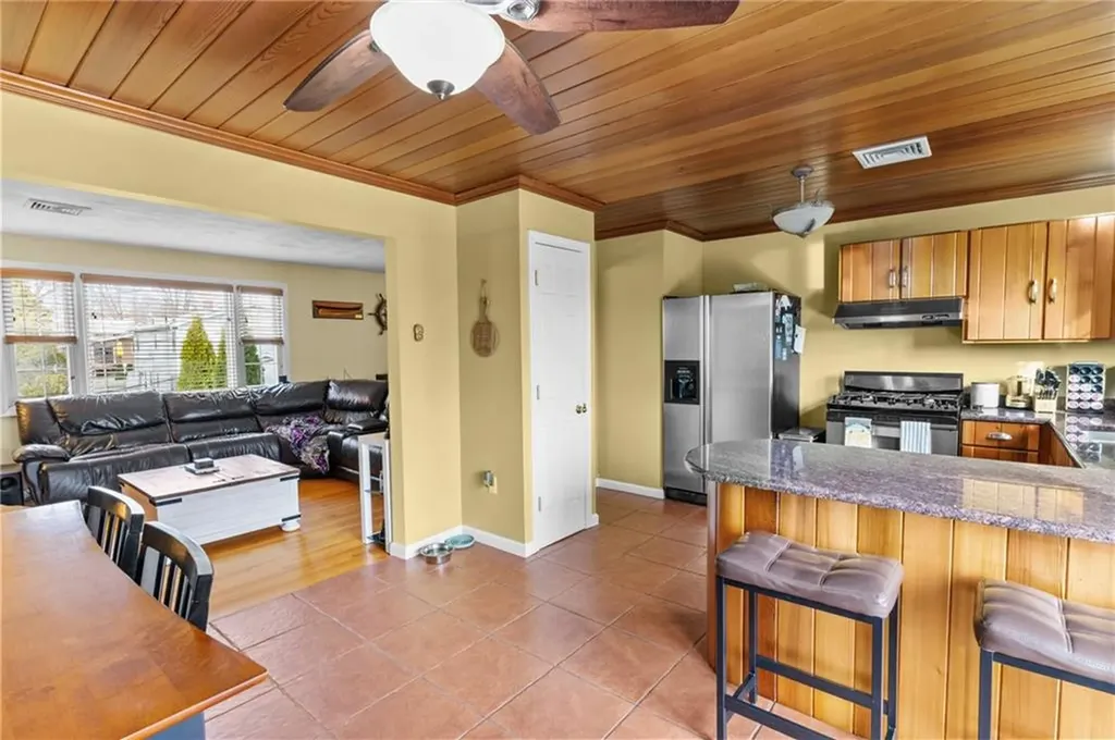 190 Gladstone Street Cranston RI 02920