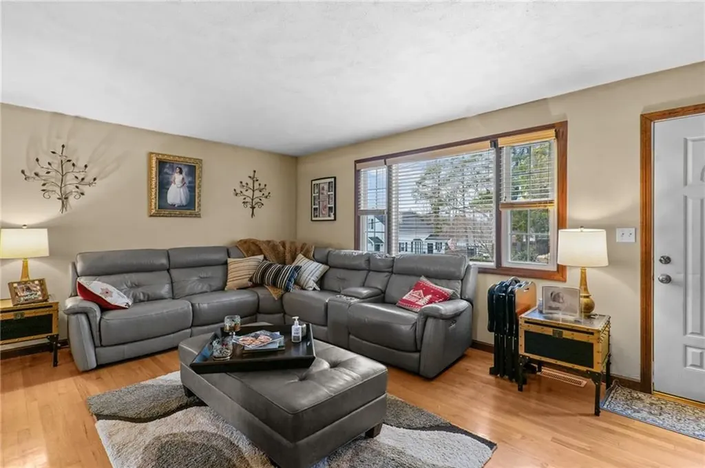 190 Gladstone Street Cranston RI 02920