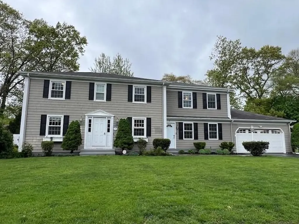 17 Meadowbrook Drive Barrington RI 02806