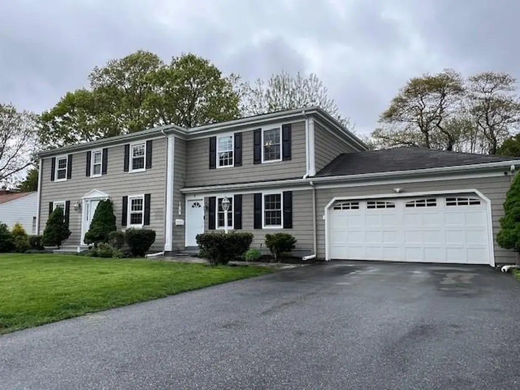 17 Meadowbrook Drive Barrington RI 02806