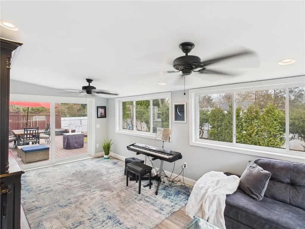 17 Meadowbrook Drive Barrington RI 02806
