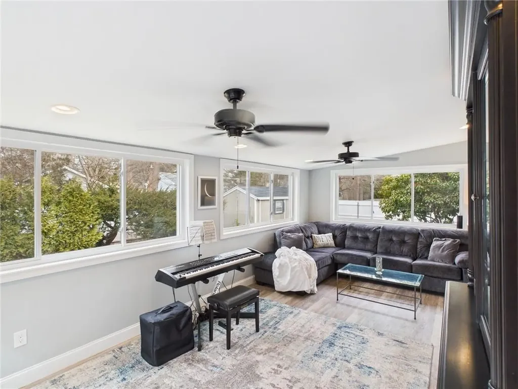 17 Meadowbrook Drive Barrington RI 02806