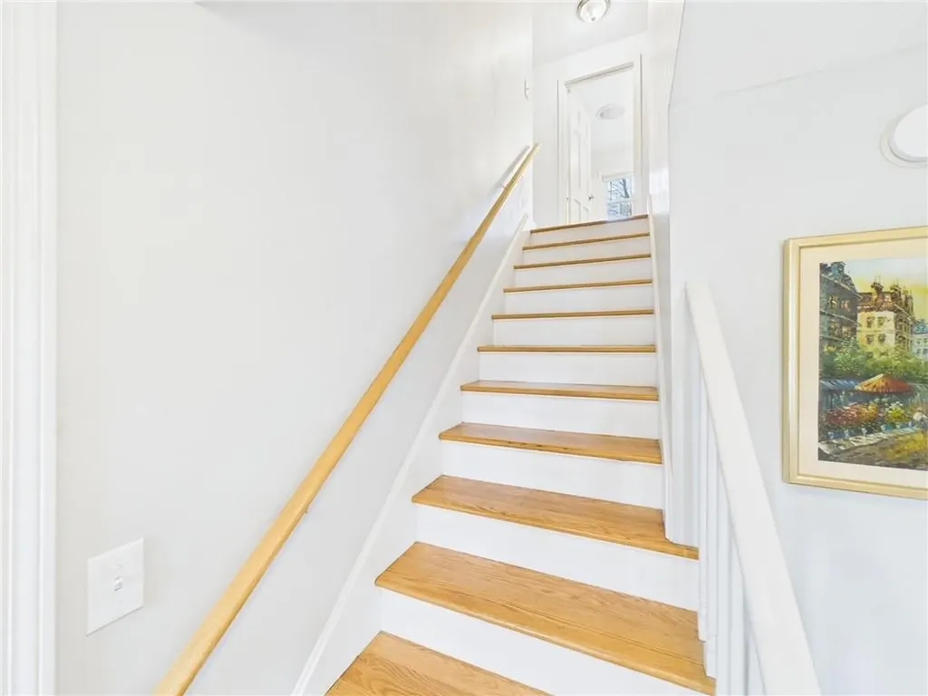 17 Meadowbrook Drive Barrington RI 02806
