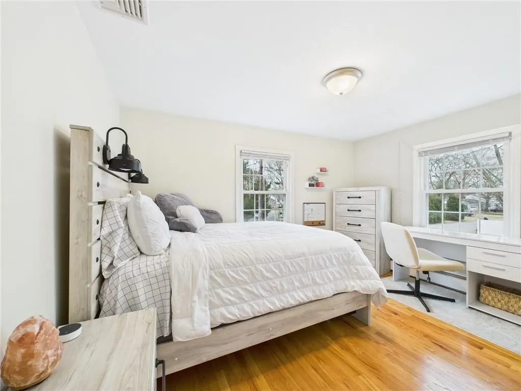 17 Meadowbrook Drive Barrington RI 02806