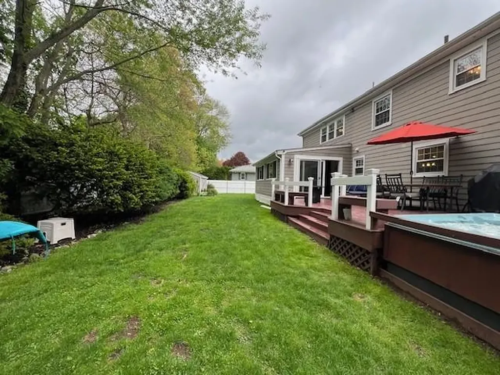 17 Meadowbrook Drive Barrington RI 02806