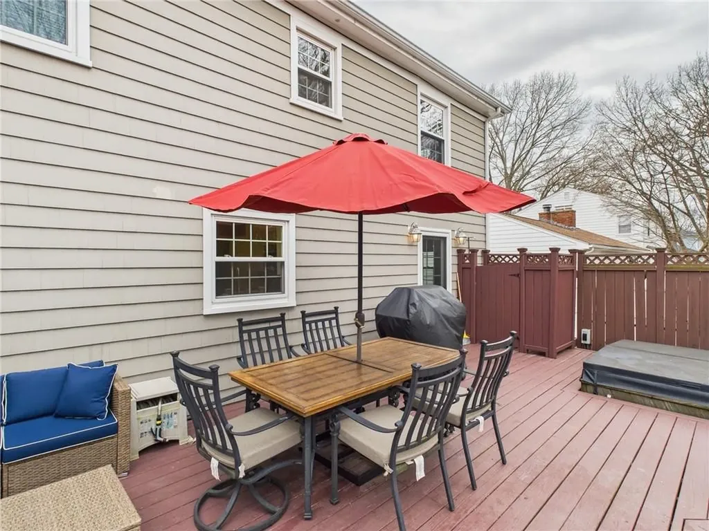 17 Meadowbrook Drive Barrington RI 02806