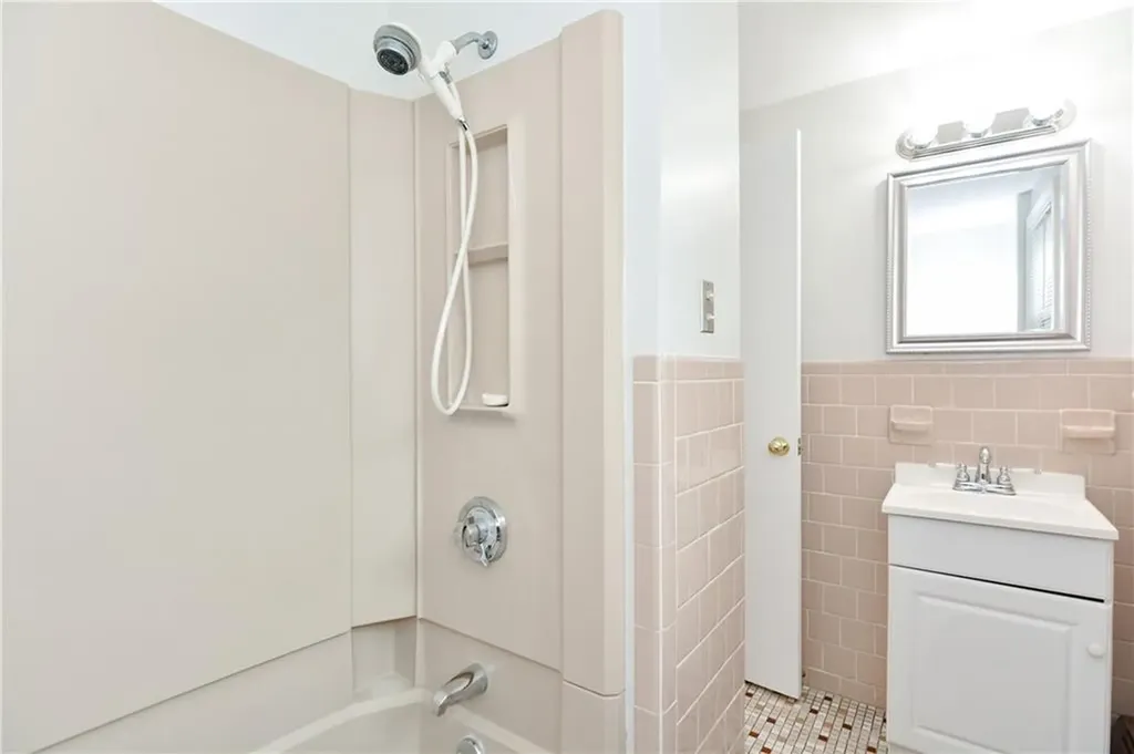 409 Chapmans Avenue Warwick RI 02886