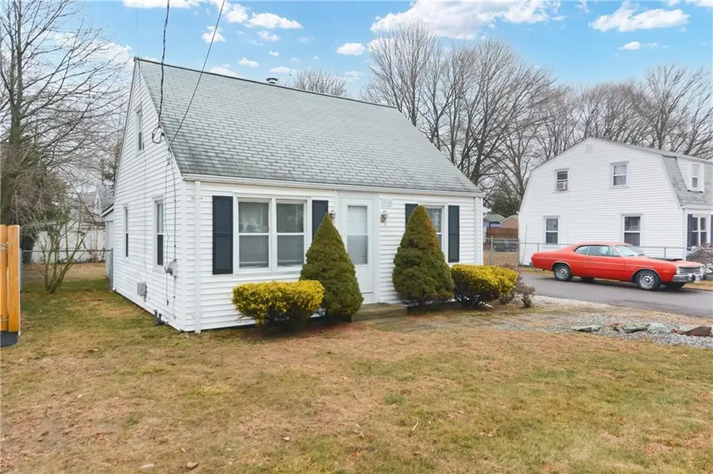 409 Chapmans Avenue Warwick RI 02886