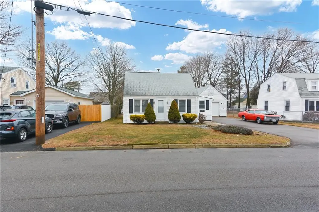 409 Chapmans Avenue Warwick RI 02886