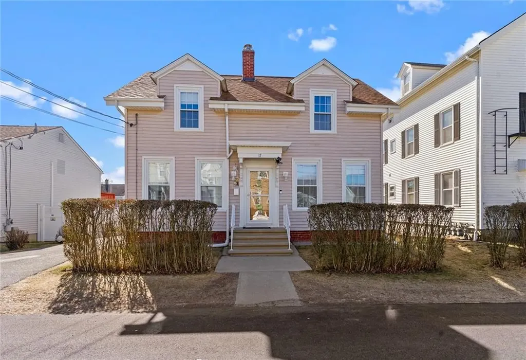 17 E Earle Street Cumberland RI 02864