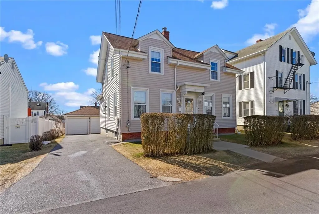 17 E Earle Street Cumberland RI 02864