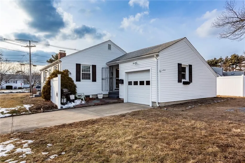 169 Pilgrim Parkway Warwick RI 02888