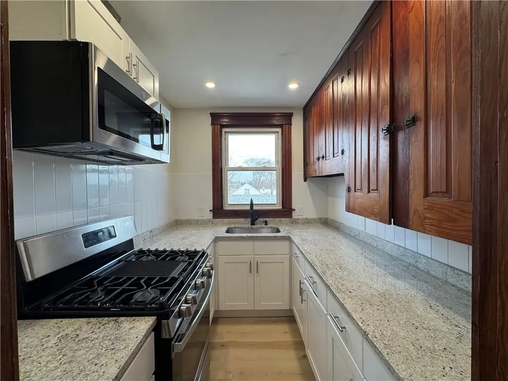 54 Woodhaven Road Pawtucket RI 02861