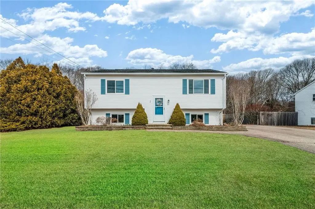 27 Saundra Drive Westerly RI 02891