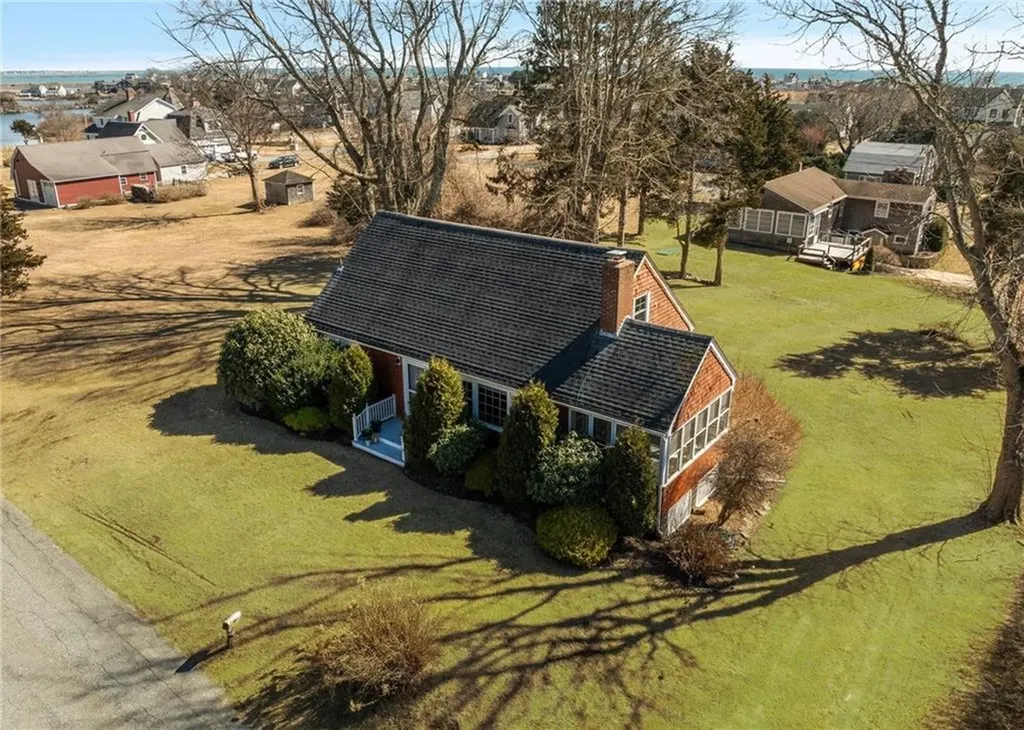 115 Lake Avenue South Kingstown RI 02879