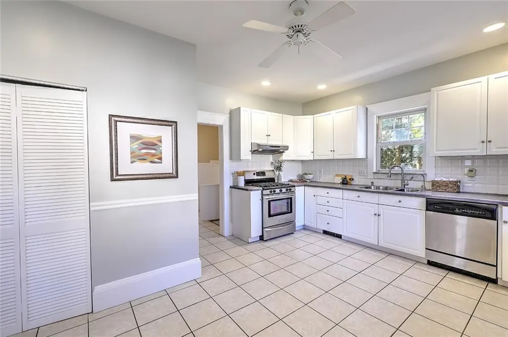 16 Elmway Street Providence RI 02906