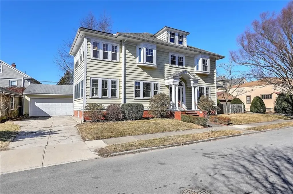 16 Elmway Street Providence RI 02906
