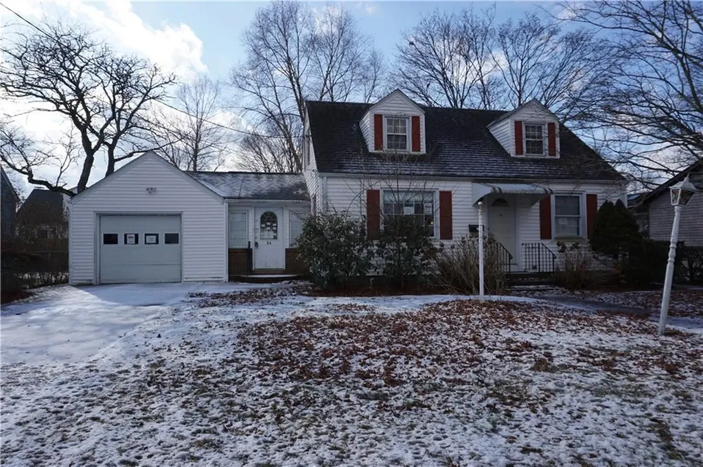 24 Ninigret Street Warwick RI 02889