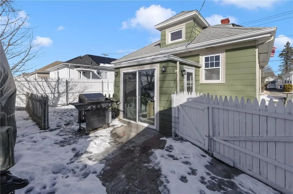 355 Evergreen Street Pawtucket RI 02861