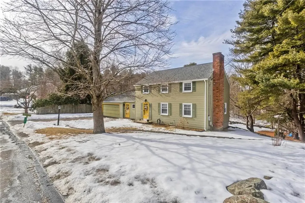 11 Roselawn Avenue North Smithfield RI 02824