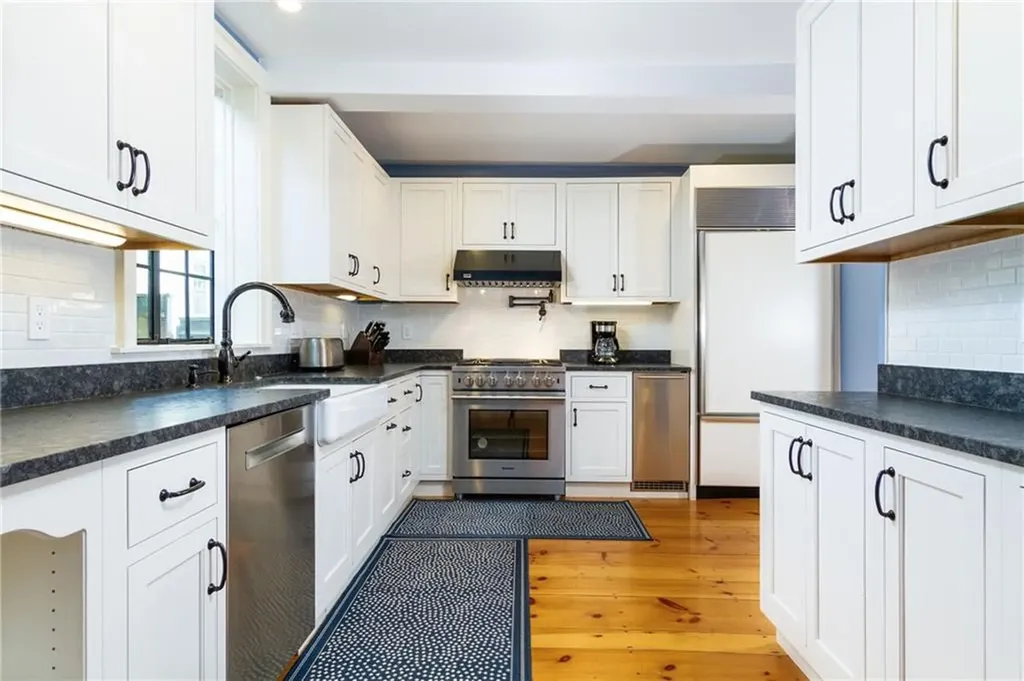 26 Thames Street Newport RI 02840