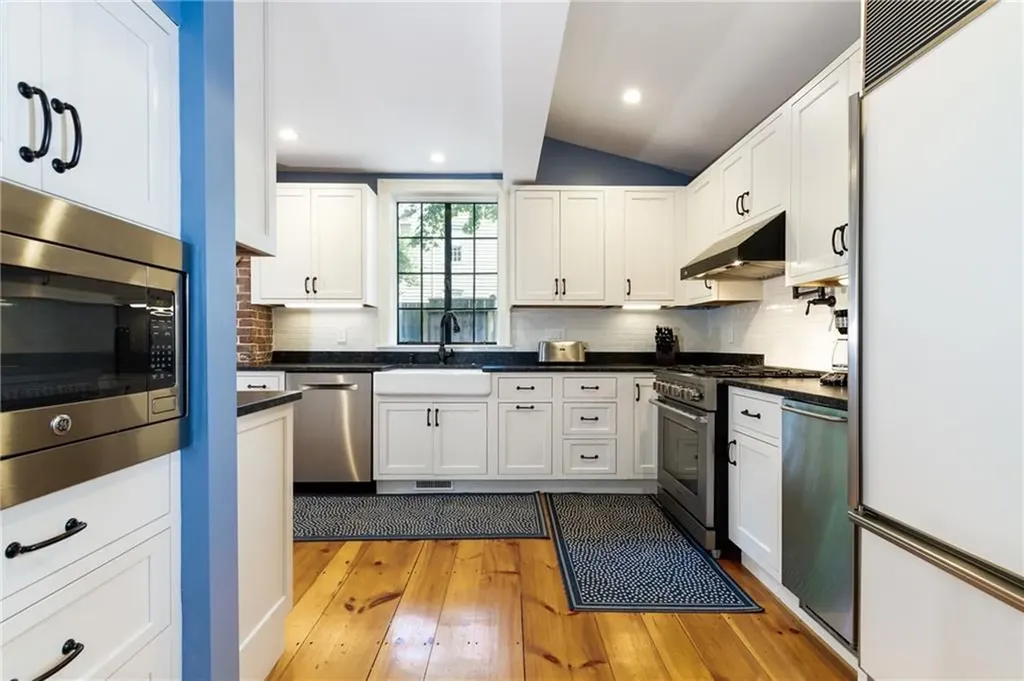 26 Thames Street Newport RI 02840