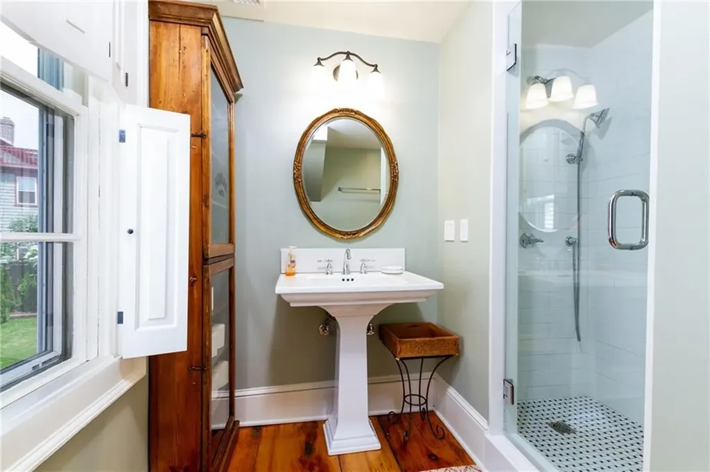 26 Thames Street Newport RI 02840