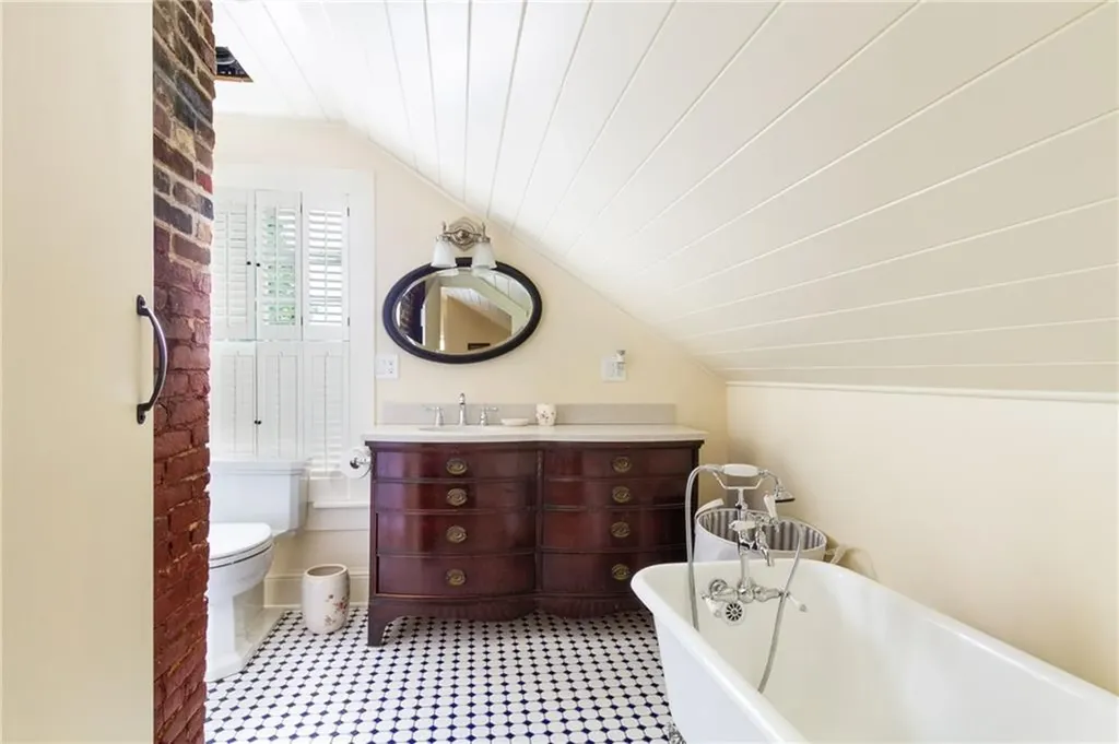 26 Thames Street Newport RI 02840