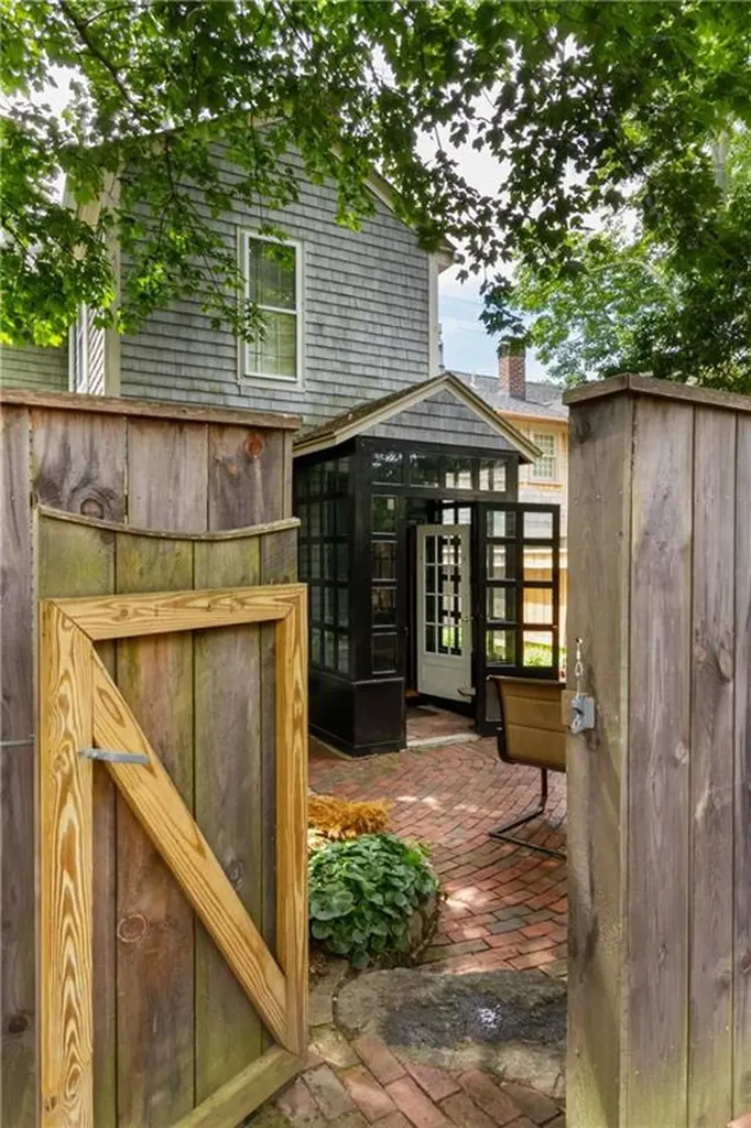 26 Thames Street Newport RI 02840