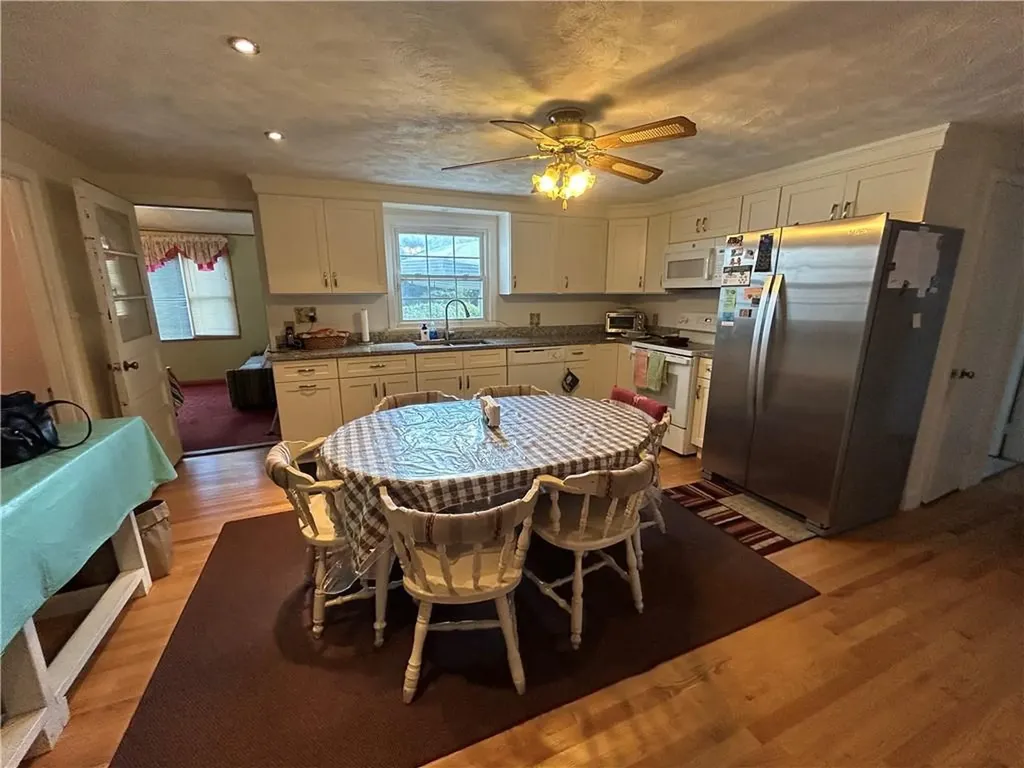 8 Old Simmonsville Road Johnston RI 02919