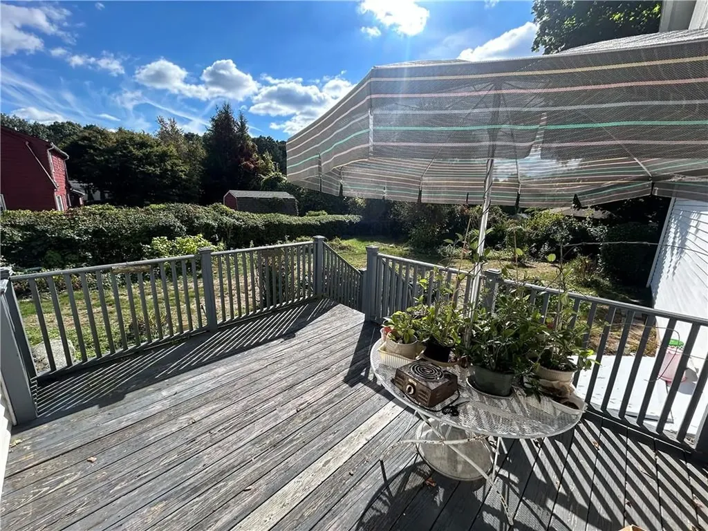 8 Old Simmonsville Road Johnston RI 02919