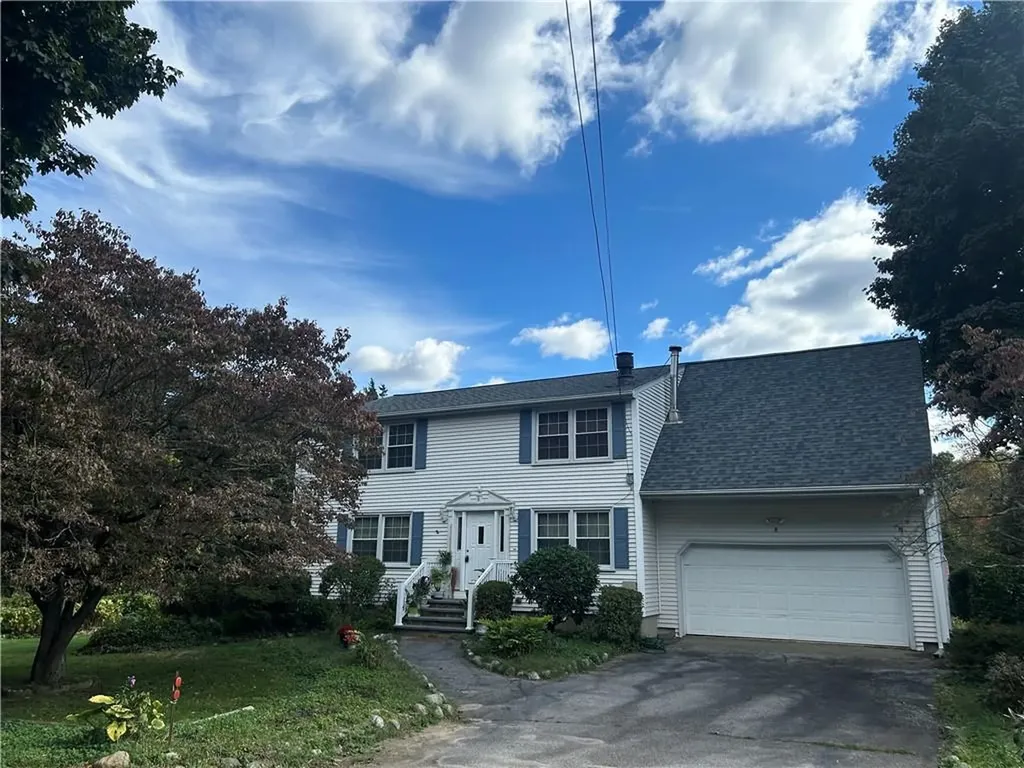 8 Old Simmonsville Road Johnston RI 02919