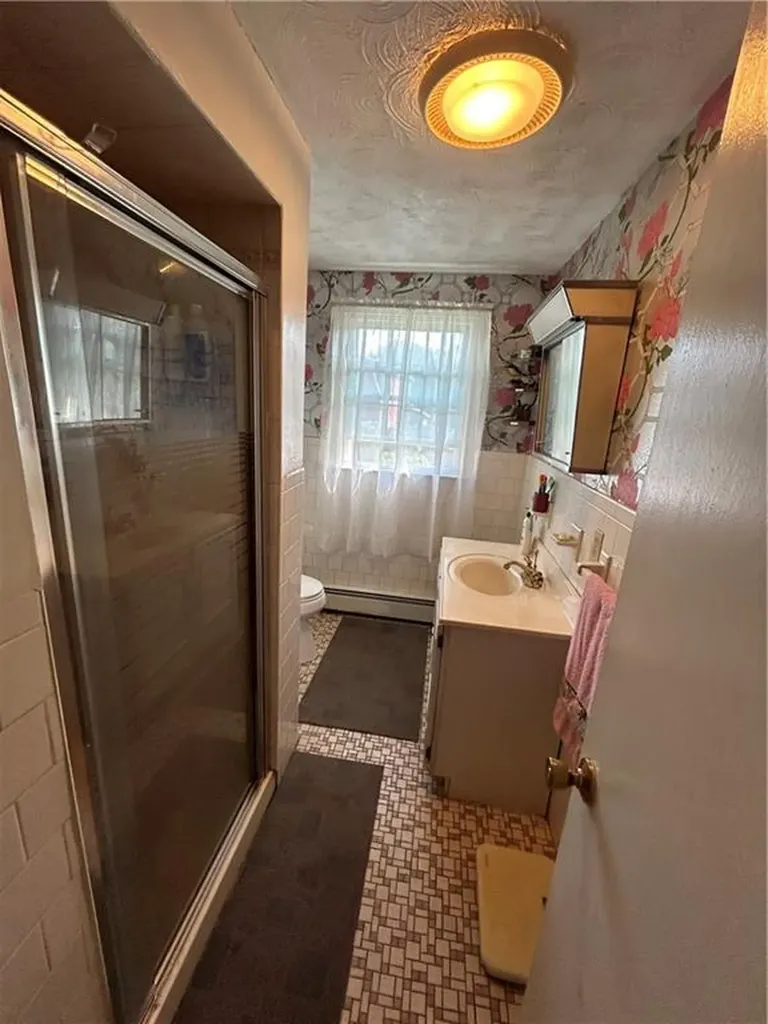 8 Old Simmonsville Road Johnston RI 02919