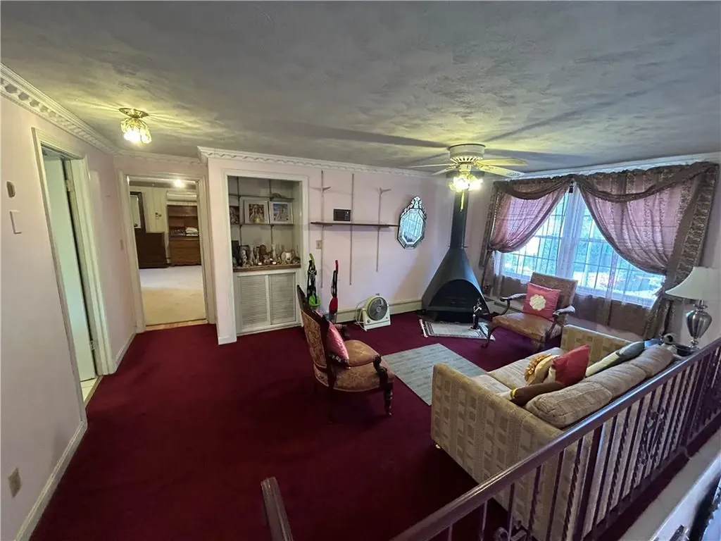 8 Old Simmonsville Road Johnston RI 02919