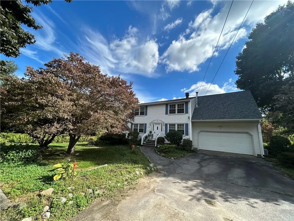 8 Old Simmonsville Road Johnston RI 02919