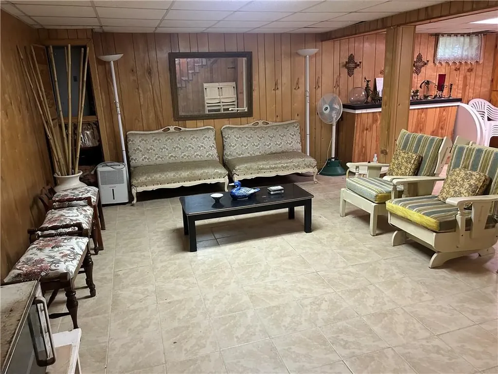 8 Old Simmonsville Road Johnston RI 02919