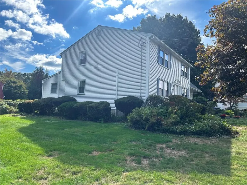 8 Old Simmonsville Road Johnston RI 02919