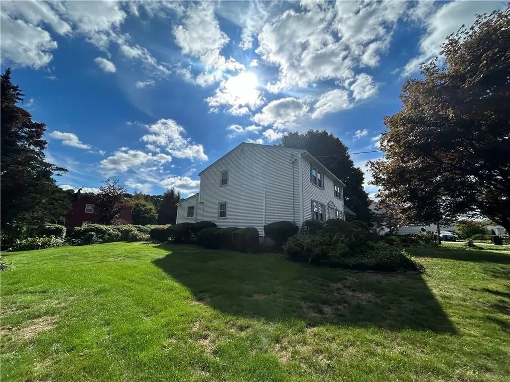 8 Old Simmonsville Road Johnston RI 02919