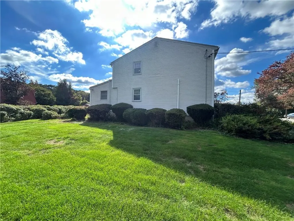 8 Old Simmonsville Road Johnston RI 02919