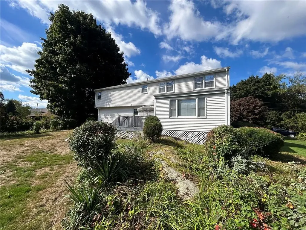 8 Old Simmonsville Road Johnston RI 02919
