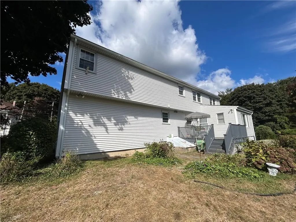 8 Old Simmonsville Road Johnston RI 02919